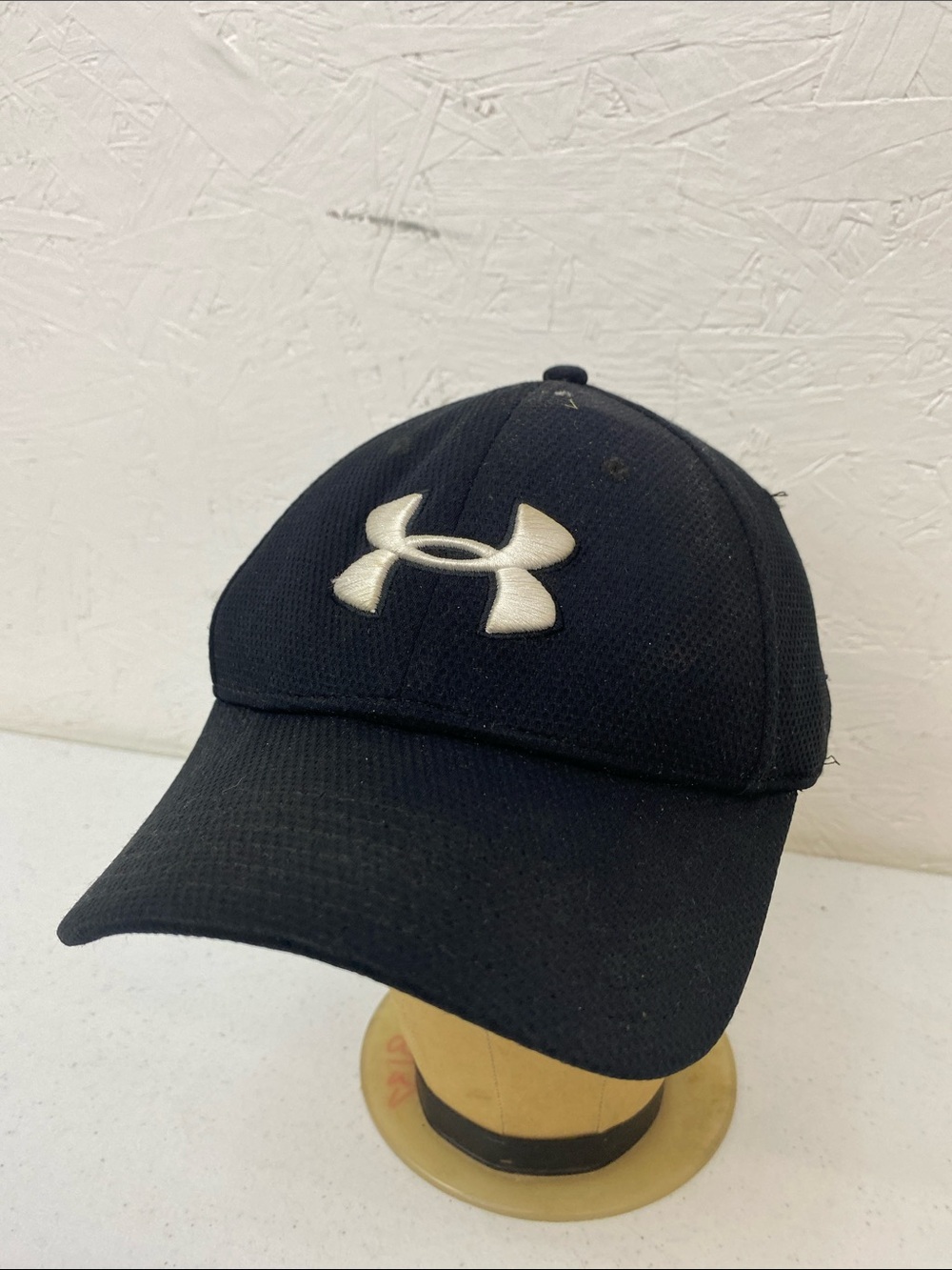 Under Armour Black Cap with White Logo Embroidery size large/XL